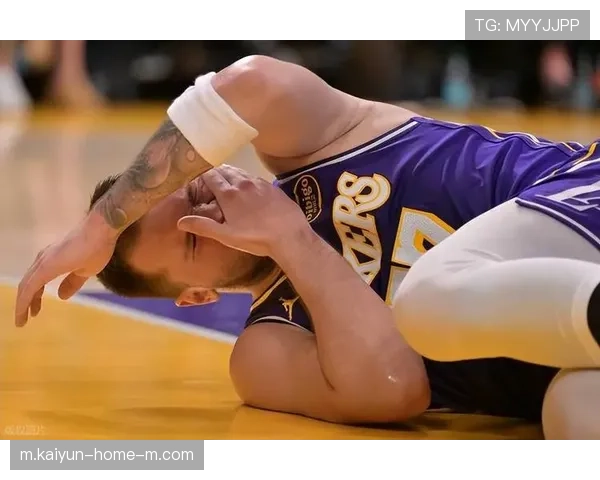 里夫斯替补狂砍35分率队逆转 东契奇伤退后湖人板凳杀出奇兵 里夫斯替补狂砍35分率队逆转 东契奇伤退后湖人板凳杀出奇兵